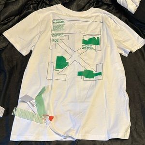 Authentic Off-White tee. I have plenty of drip for sale 🤝🏾